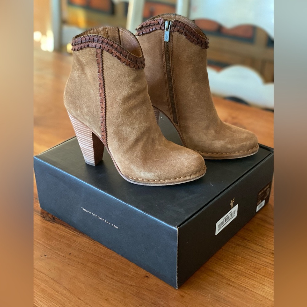 Frye Madeline Trim Short Booties, size 8.5, Excellent Condition